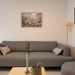 Chez Meme Gernoaze - Unique 2 Bedroom Flat Διαμέρισμα Οστένδη