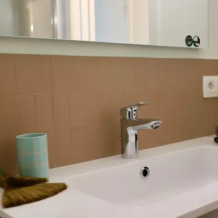 Chez Meme Gernoaze - Unique 2 Bedroom Flat