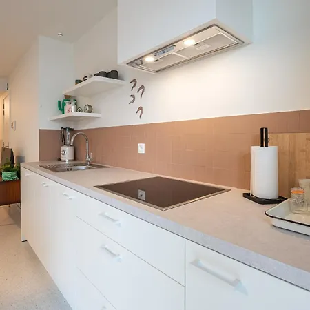 Chez Meme Gernoaze - Unique 2 Bedroom Flat شقة *
